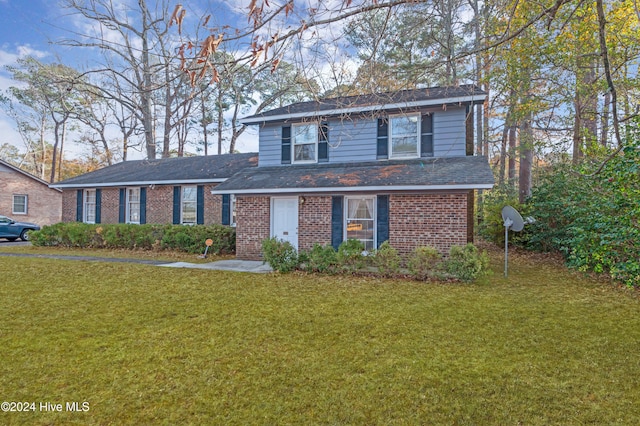 view of front facade with a front lawn