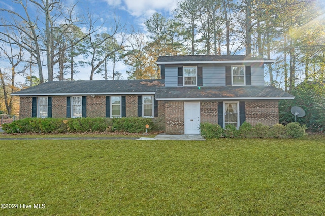 view of front of house featuring a front yard