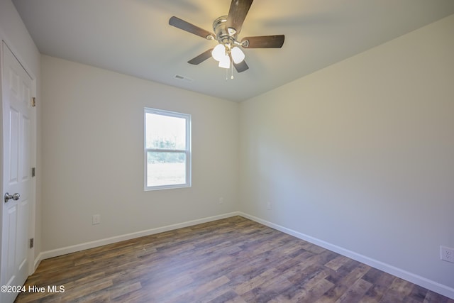 empty room featuring dark hardwood / wood-style floors and ceiling fan