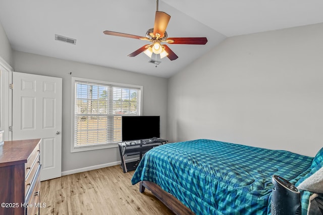 bedroom with lofted ceiling, light hardwood / wood-style flooring, and ceiling fan