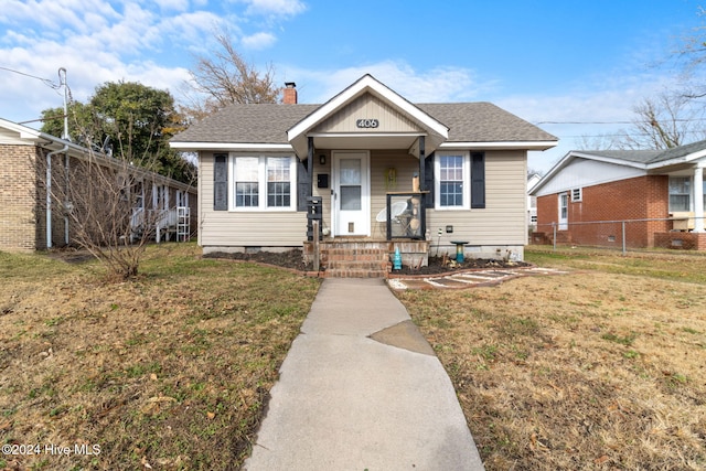 bungalow-style home featuring a front lawn