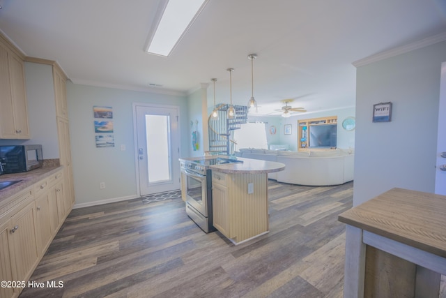 kitchen with dark hardwood / wood-style flooring, decorative light fixtures, crown molding, and stainless steel electric range