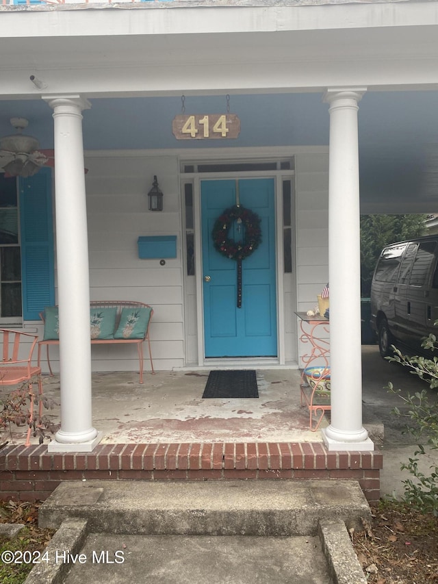 entrance to property featuring a porch