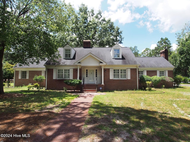 cape cod house featuring a front lawn