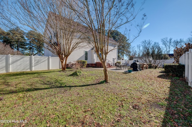 view of yard with a patio