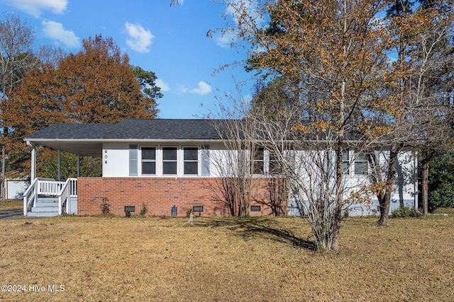 view of front of house with a front yard