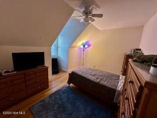 bedroom featuring a ceiling fan, light wood finished floors, and vaulted ceiling