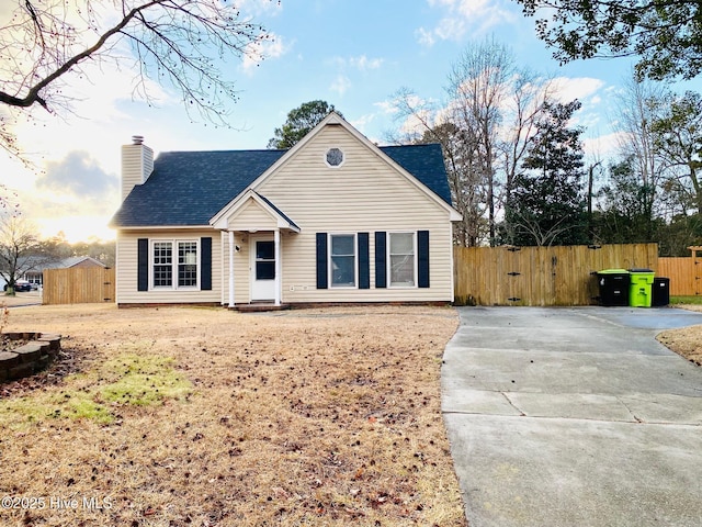 view of front of property