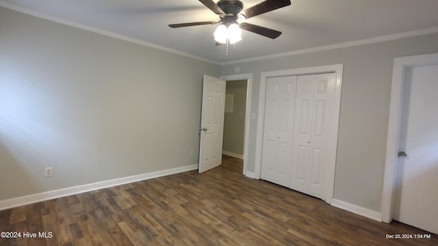 unfurnished bedroom with a closet, dark hardwood / wood-style floors, ceiling fan, and crown molding