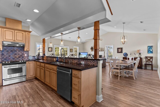 entryway with crown molding, ceiling fan, and light wood-type flooring