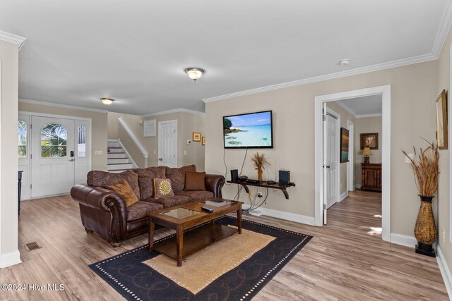 dining area featuring light hardwood / wood-style flooring, vaulted ceiling, and a notable chandelier