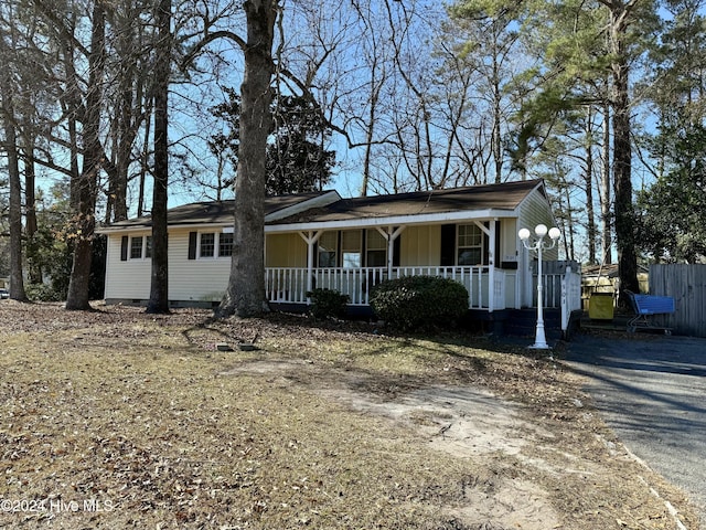 view of front facade with covered porch