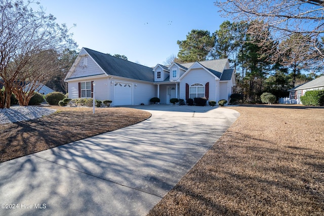 view of front facade featuring a garage and a front yard