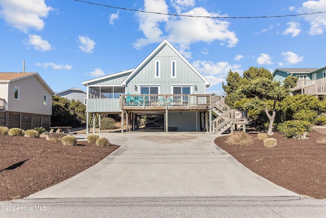 view of front of property featuring a carport