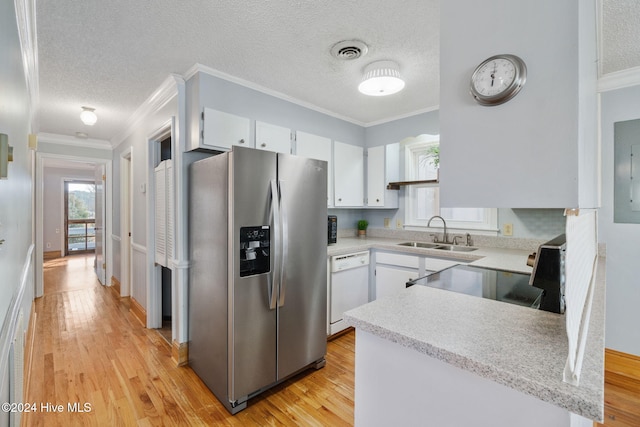 kitchen featuring electric range oven, a sink, visible vents, dishwasher, and stainless steel fridge