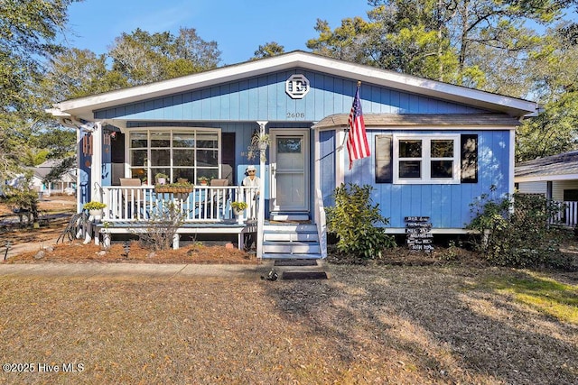 view of front facade featuring a porch