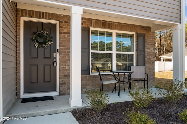 entrance to property featuring covered porch