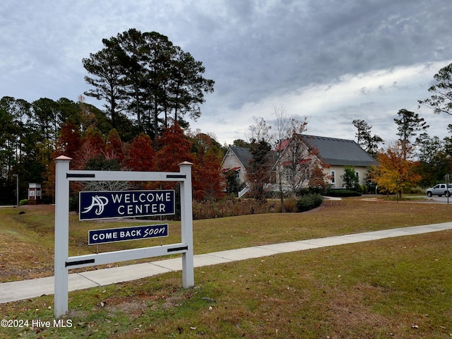 community sign with a lawn