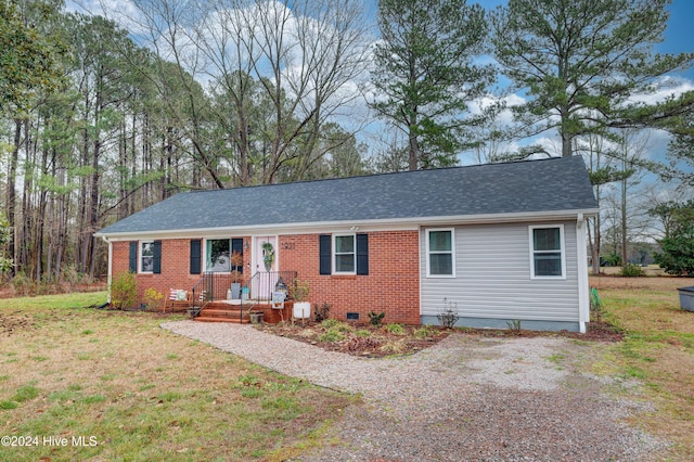 single story home featuring a front lawn