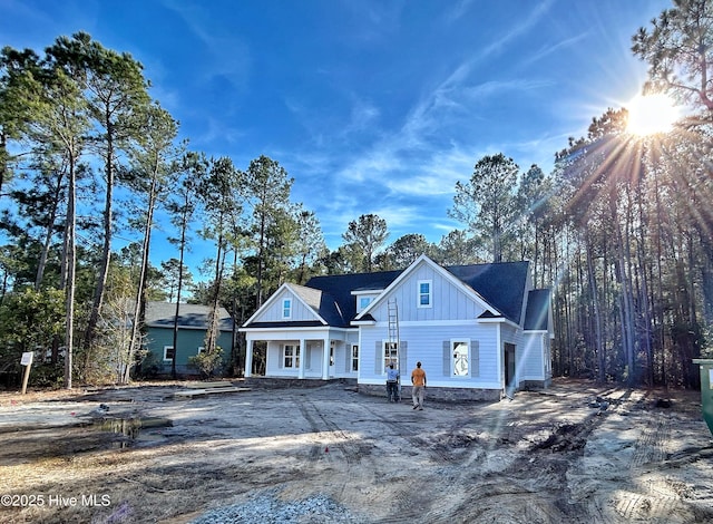 view of front facade featuring a porch