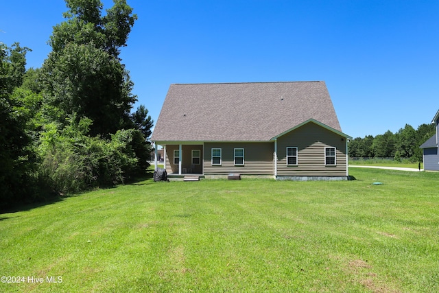 back of house featuring a yard