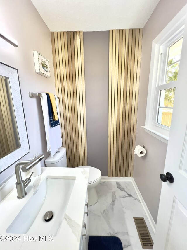 unfurnished bedroom featuring light hardwood / wood-style flooring and a closet