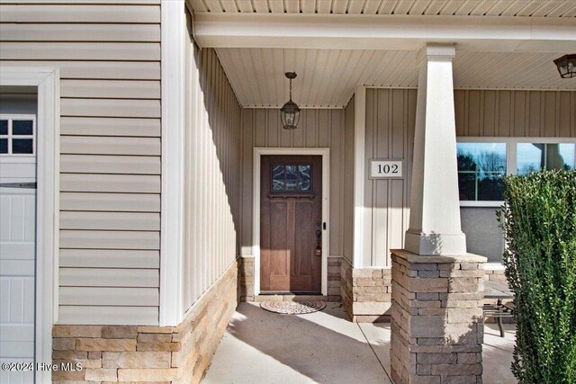 doorway to property with covered porch