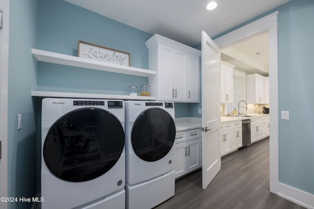 laundry room featuring sink, cabinets, independent washer and dryer, and dark hardwood / wood-style floors