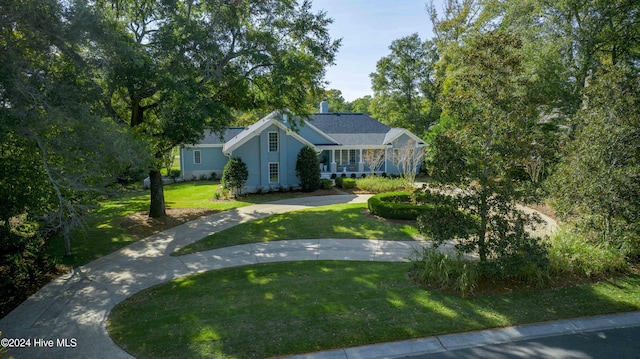 ranch-style house featuring a front yard