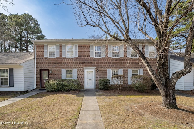 view of front of house featuring a front yard