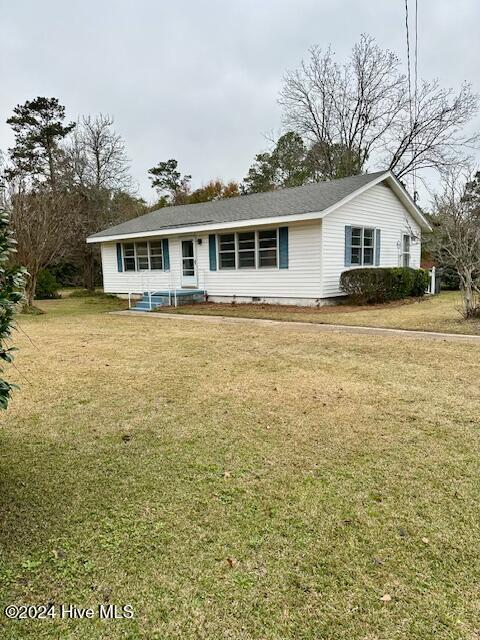 ranch-style house with a front yard