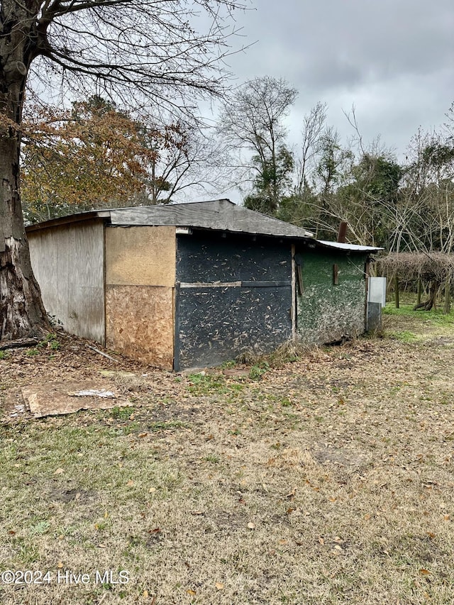 view of outdoor structure