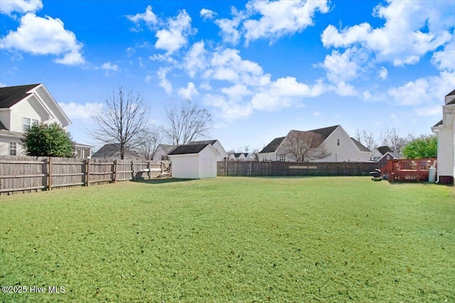 view of yard with a shed