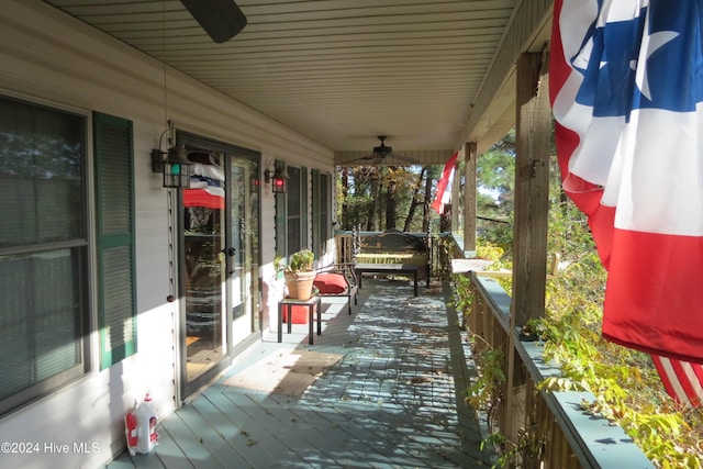 deck with ceiling fan and covered porch