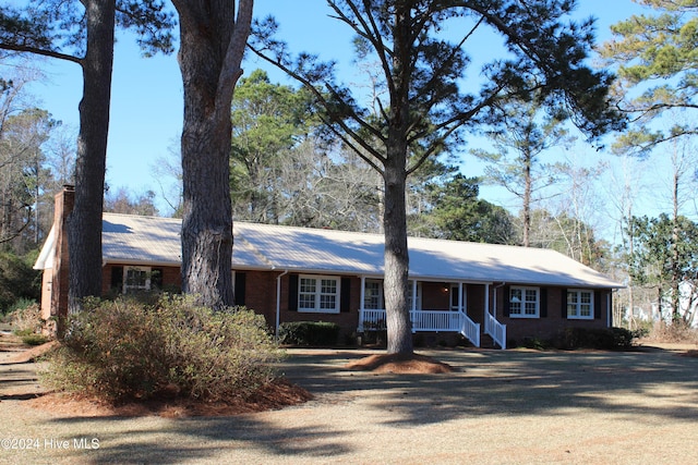 single story home with covered porch