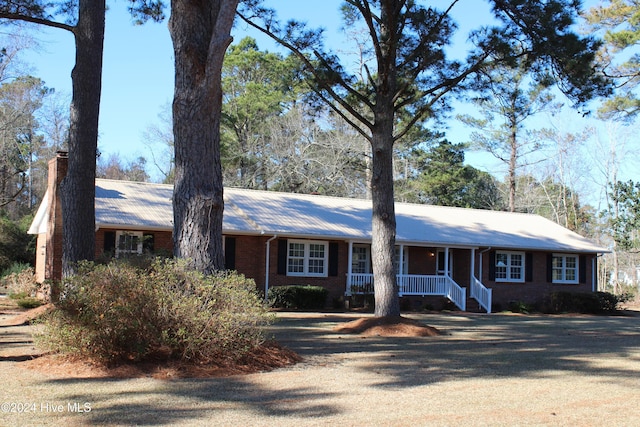 single story home featuring a porch