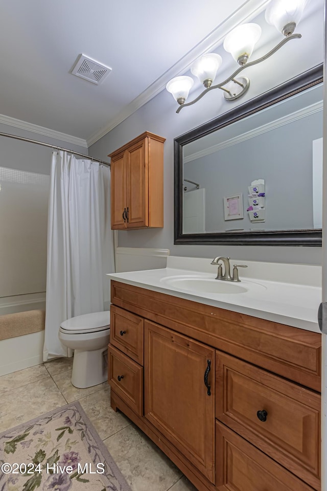 full bathroom featuring crown molding, shower / tub combo with curtain, vanity, and toilet