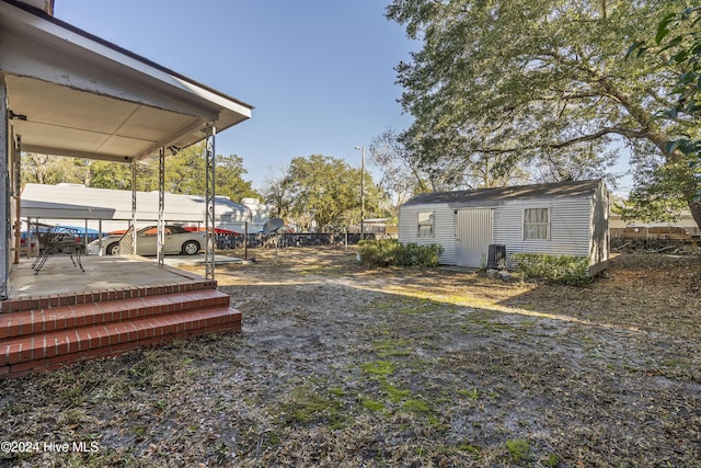 view of yard with a shed