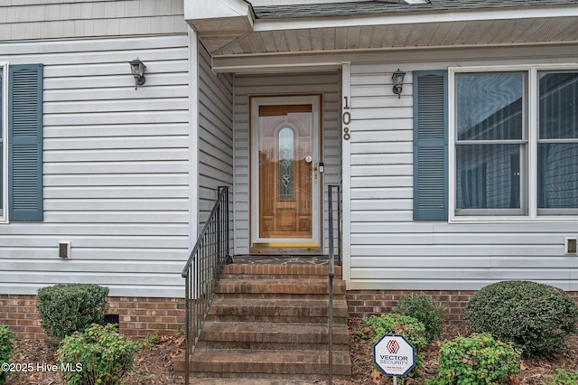 entrance to property with crawl space