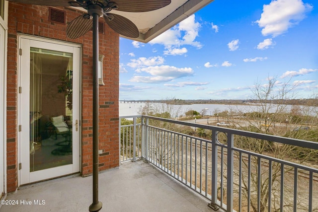 balcony with ceiling fan