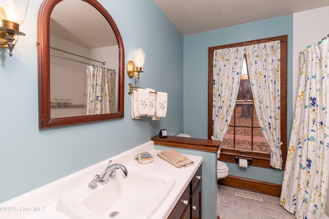 bathroom with vanity, a shower with shower curtain, and toilet