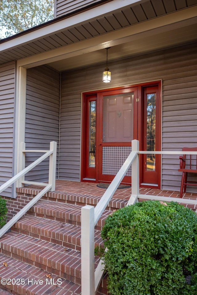 property entrance featuring a porch