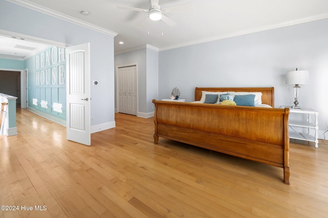 bedroom with crown molding, ceiling fan, a closet, and light hardwood / wood-style flooring