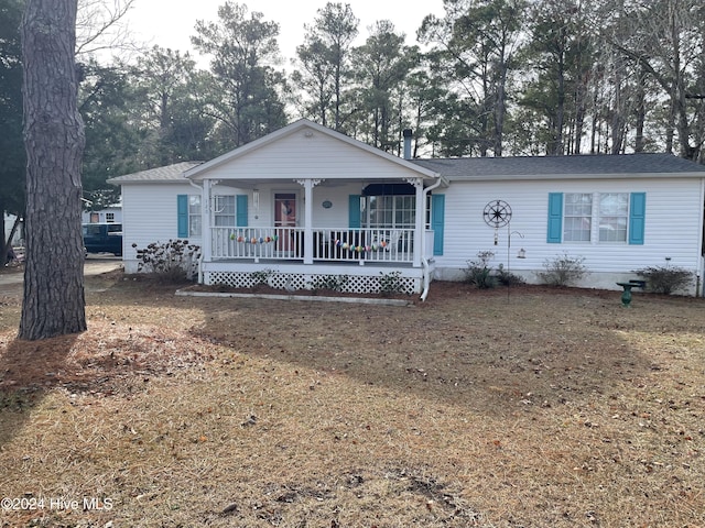 single story home featuring a front lawn and covered porch