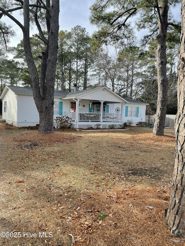 single story home with a porch