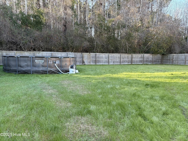 view of yard featuring a fenced in pool