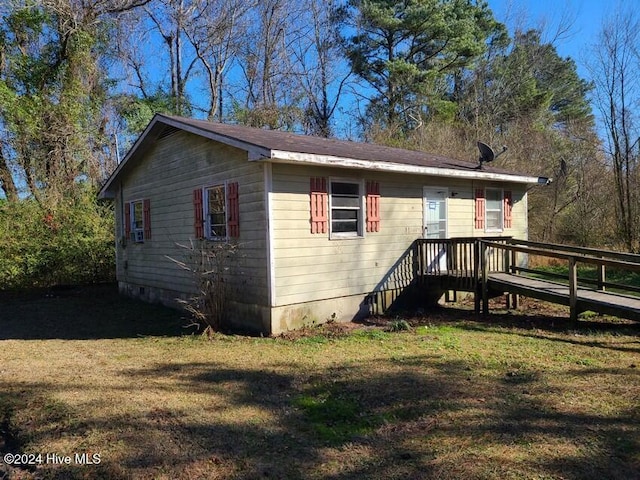 exterior space featuring a front yard