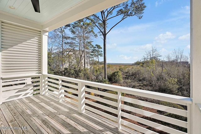 deck with ceiling fan