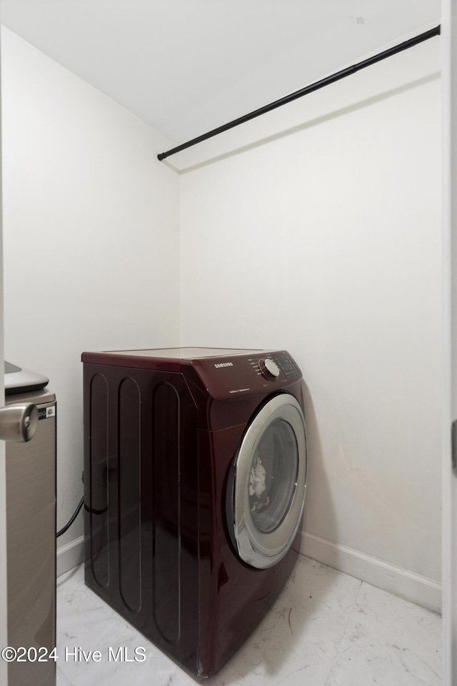 clothes washing area with washer / clothes dryer