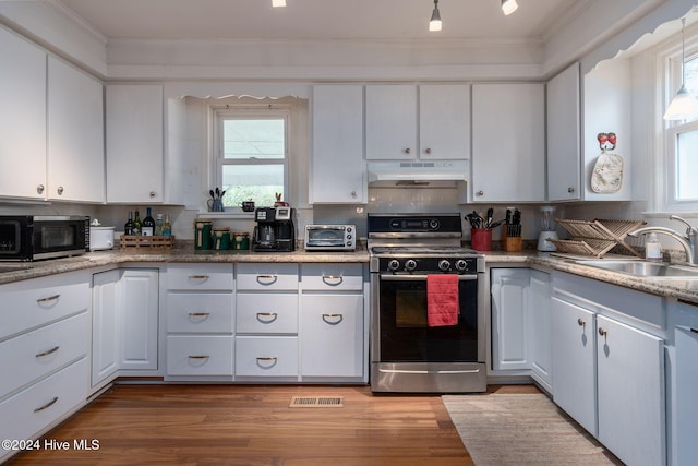 kitchen with white cabinetry, sink, backsplash, plenty of natural light, and electric stove